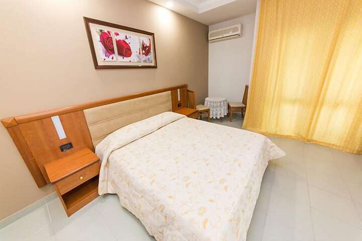 Room 8 of 50