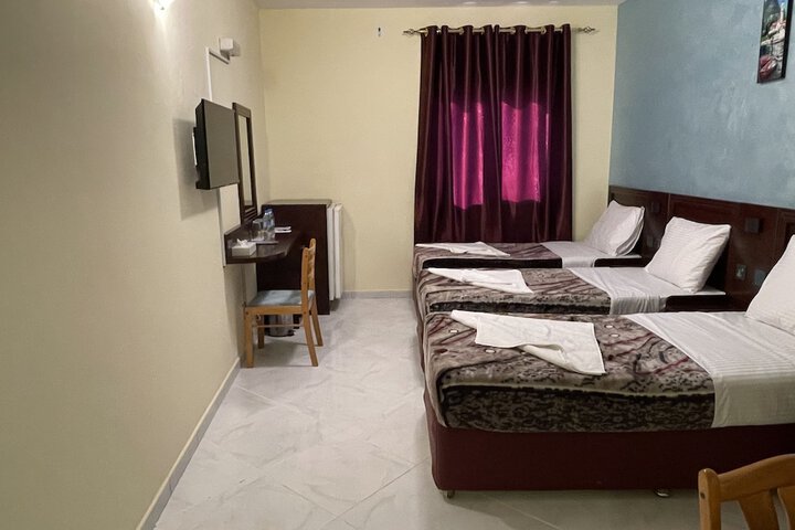 Room 33 of 103