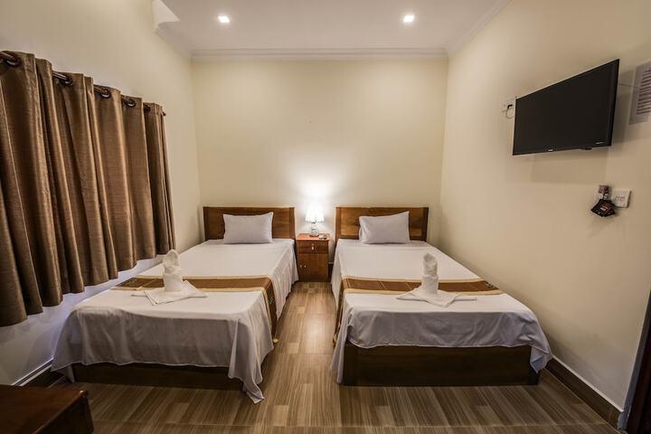 Room 2 of 20