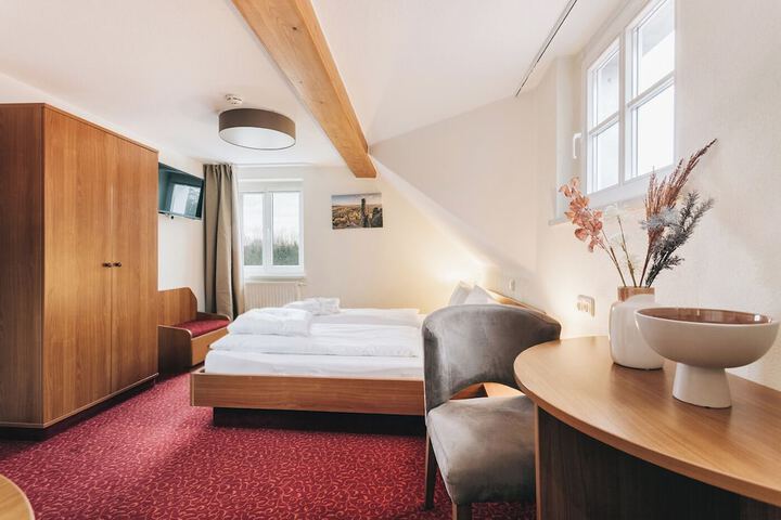 Room 33 of 95