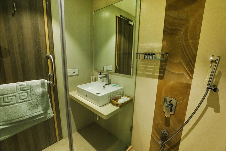 Room 34 of 46