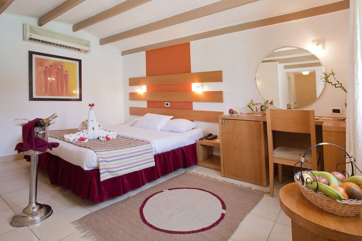 Room 3 of 97