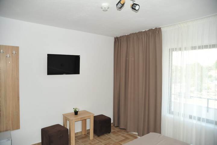 Room 5 of 11