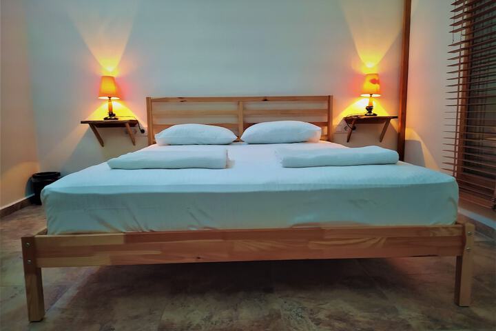 Room 7 of 11