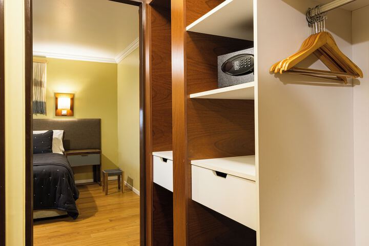 Room 14 of 90