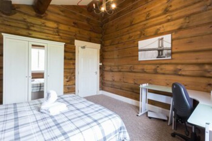 Room 9 of 15