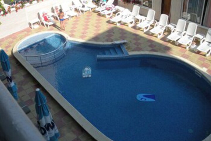 Pool 13 of 26