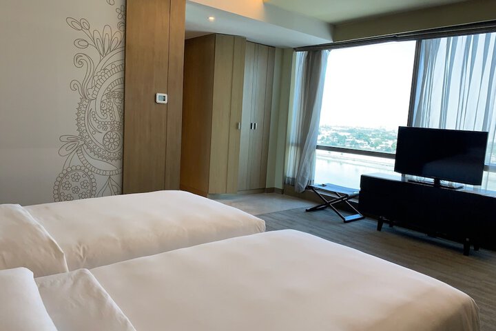 Room 5 of 94