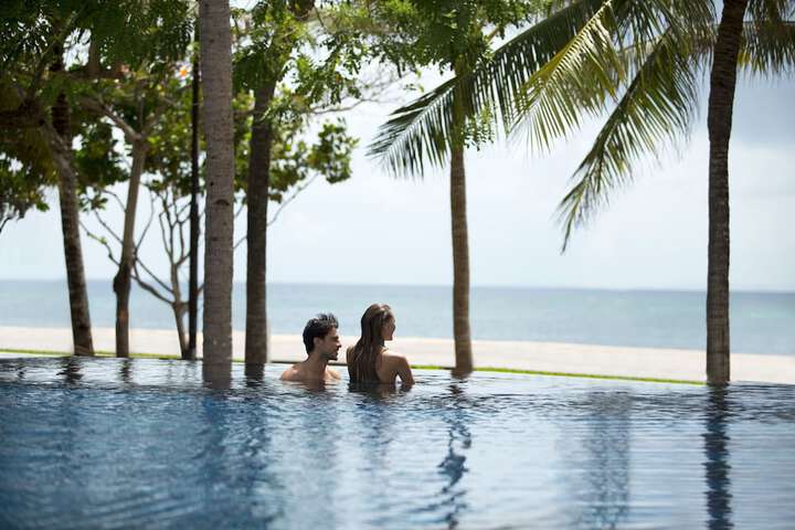 Pool Hotel