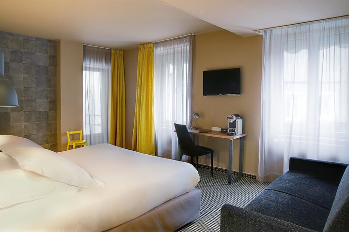 Room 10 of 80