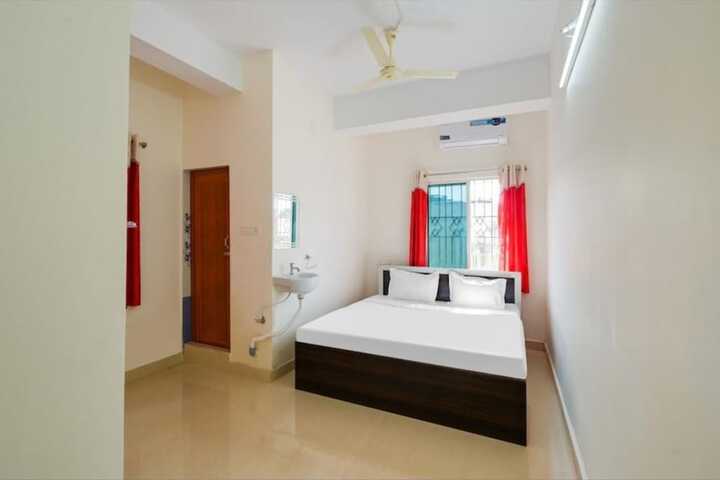 Room 7 of 12