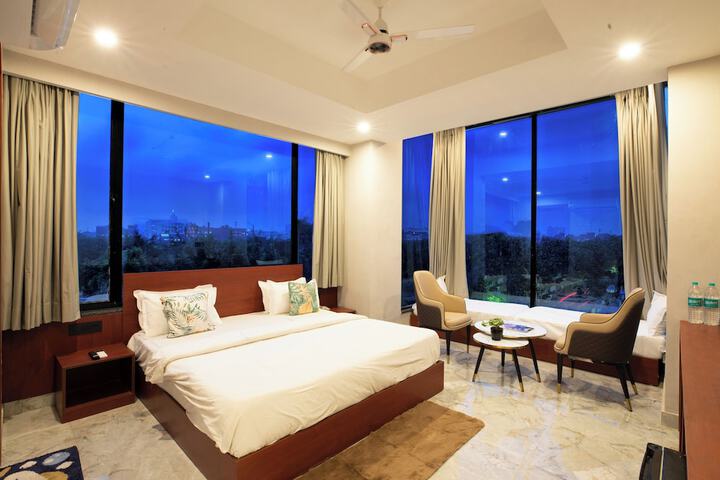 Room 12 of 27