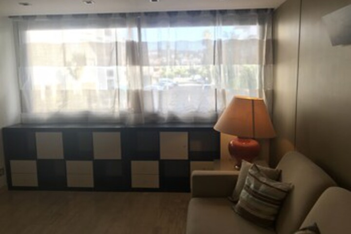 Room 6 of 18