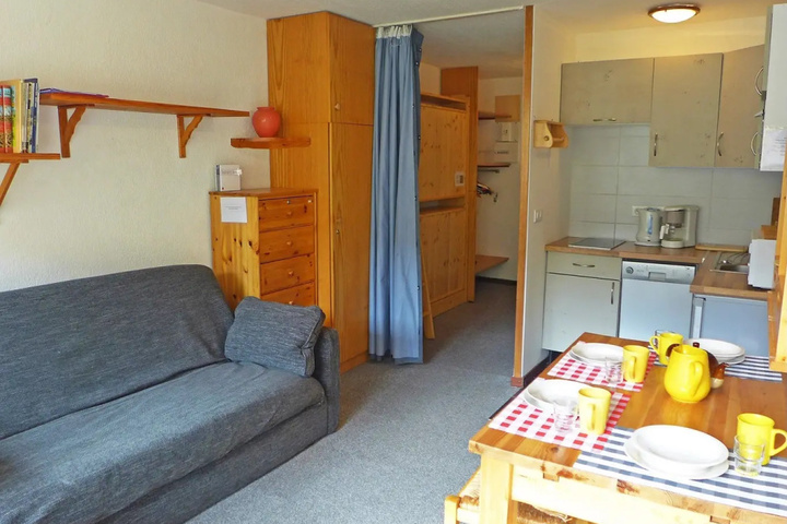 Room 2 of 9
