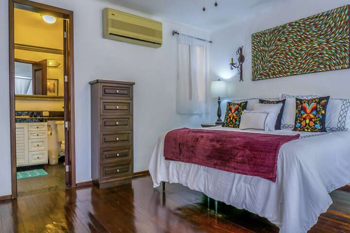 Room 5 of 102