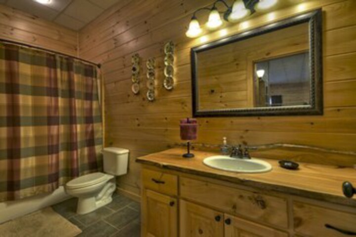 Room 10 of 28
