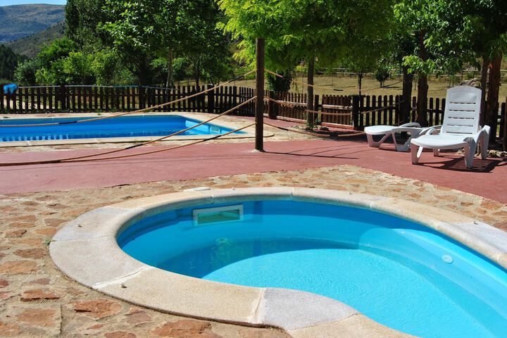 Pool 10 of 35