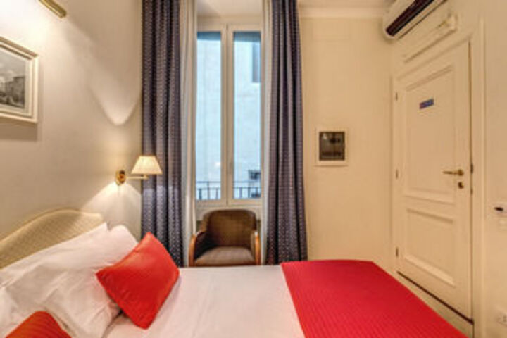 Hotel Suite Photo