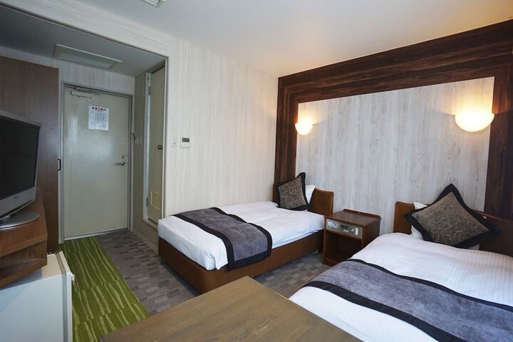 Room 19 of 81
