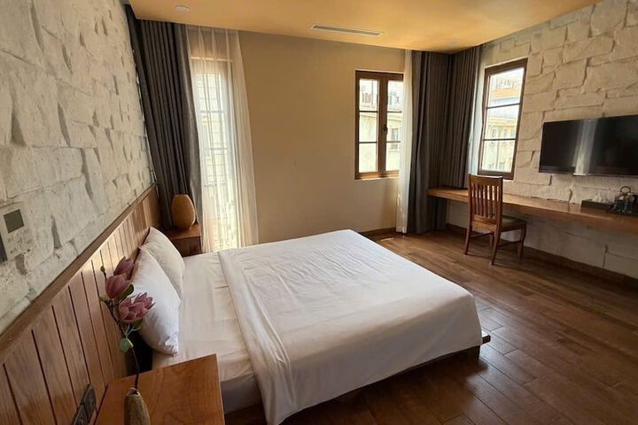 Room 2 of 18