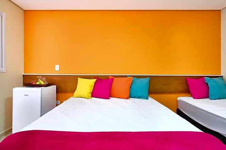 Room 5 of 16
