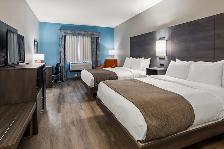 2 Queen Beds Microwave and Refrigerator High Speed Internet Accessible Full Breakfast (5 of 5)