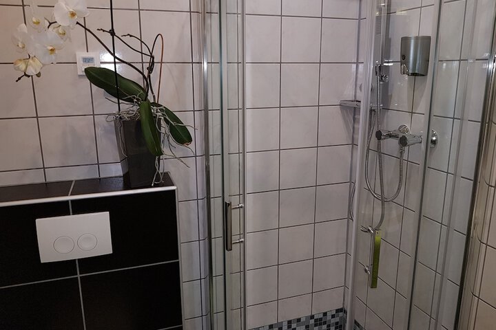 Room 8 of 30