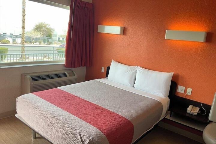 Room 20 of 42
