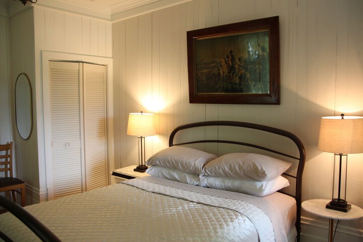 Room 9 of 34