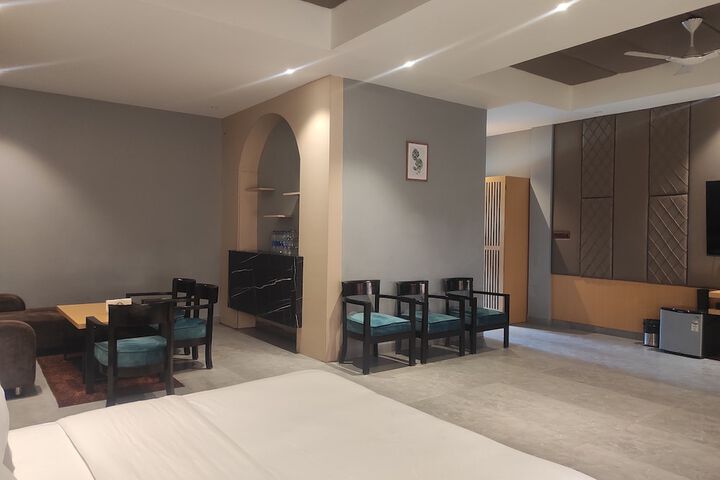 Room 6 of 66