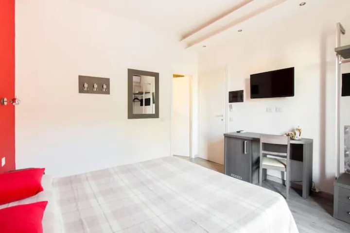Room 17 of 35