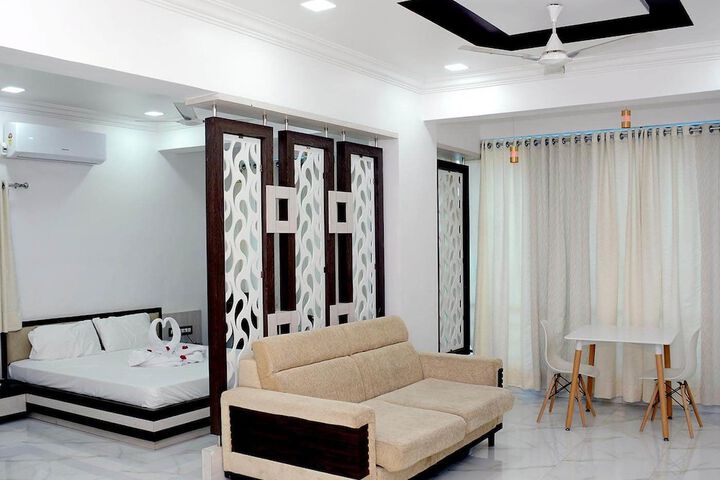 Room 2 of 8