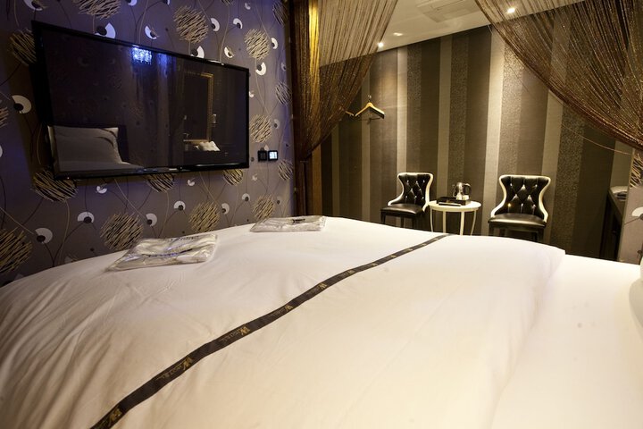 Room 5 of 24