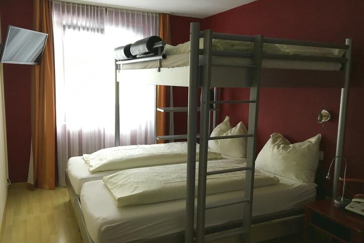 Room 16 of 38