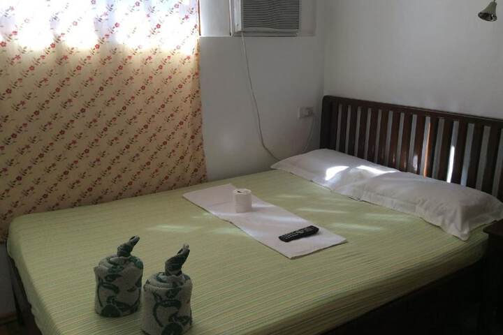 Room 8 of 28