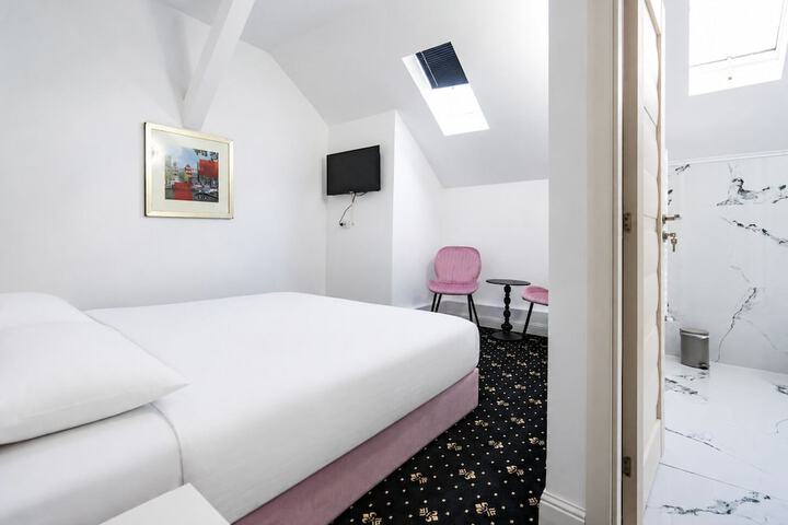 Room 15 of 40