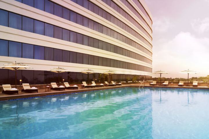Hotel Pool