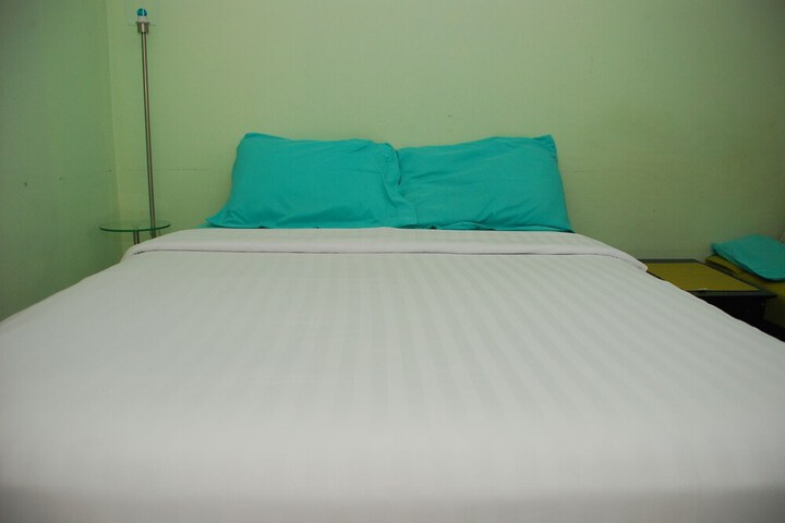 Room 9 of 28