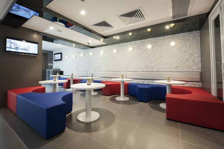 Entrance & Lobby