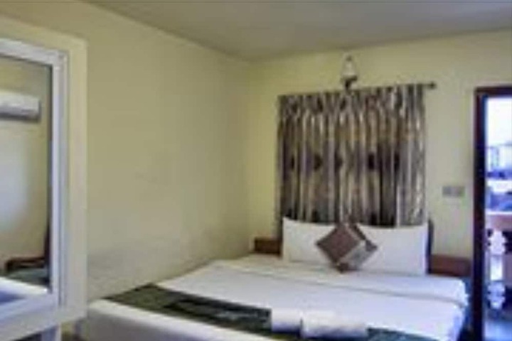 Room 10 of 29