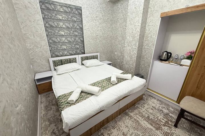 Room 7 of 33