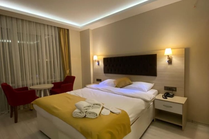 Room 6 of 43