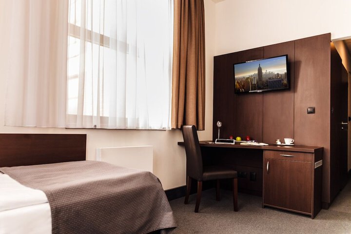 Room 2 of 48