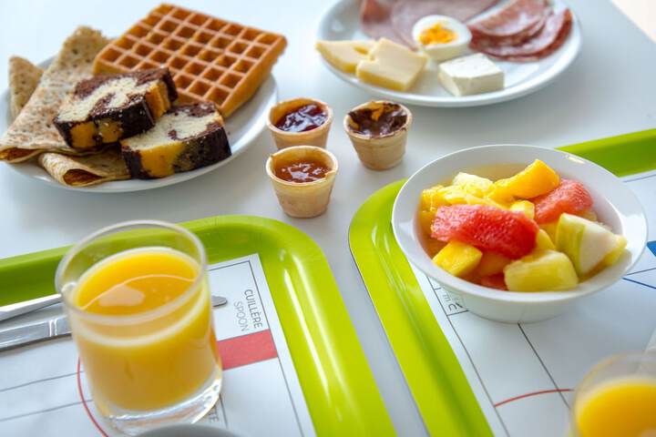 Breakfast/Coffee Service 60 of 118