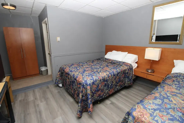 Room 2 of 8