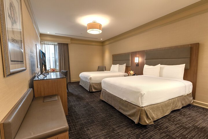 Superior Queen Bed (3 of 8)