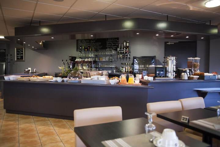 Breakfast/Coffee Service 68 of 92