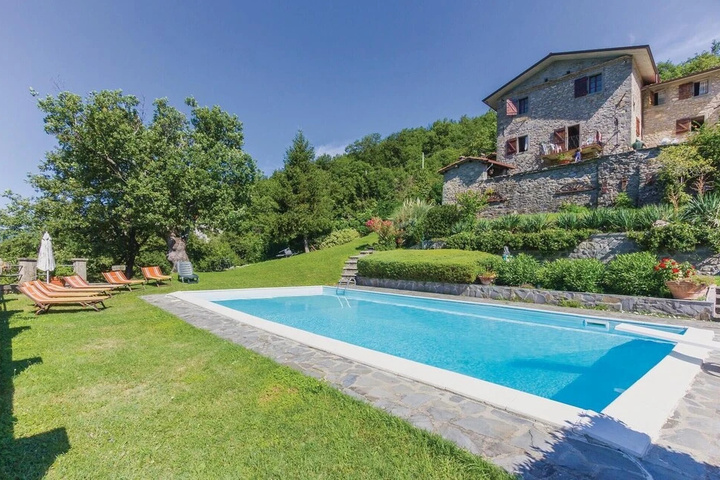 Pool 4 of 13