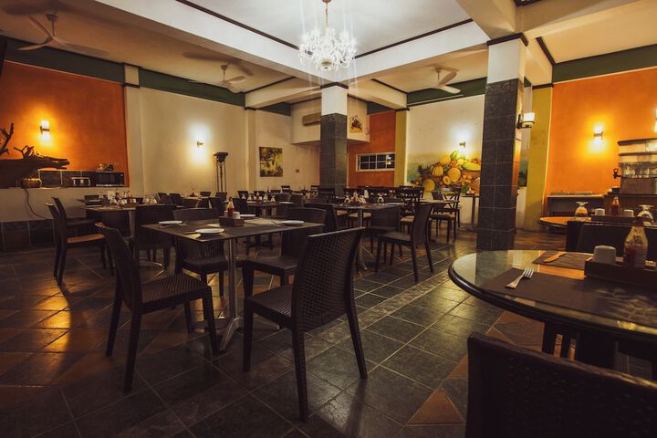 Dining 71 of 95
