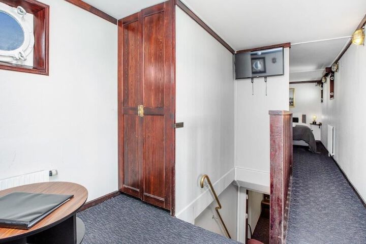 Room 12 of 66